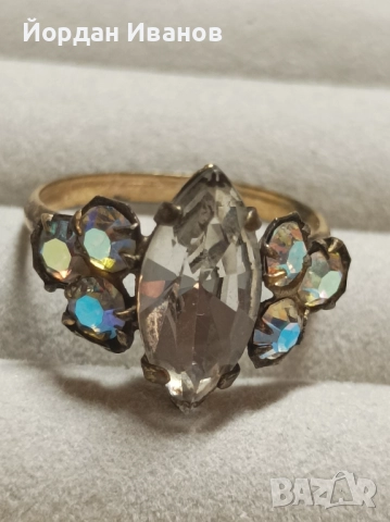 Винтидж пръстен с кристали , снимка 2 - Пръстени - 51957560