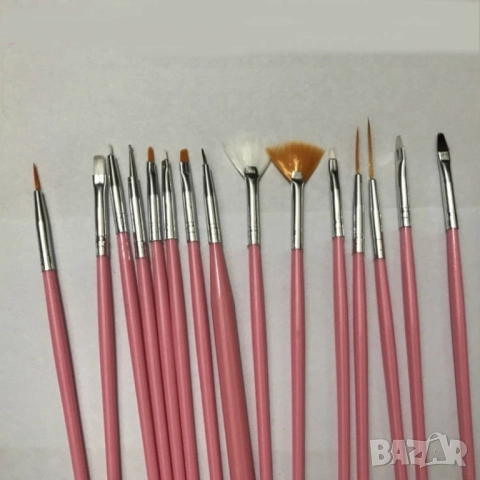 Комплект от 15 броя четки за маникюр и педикюр