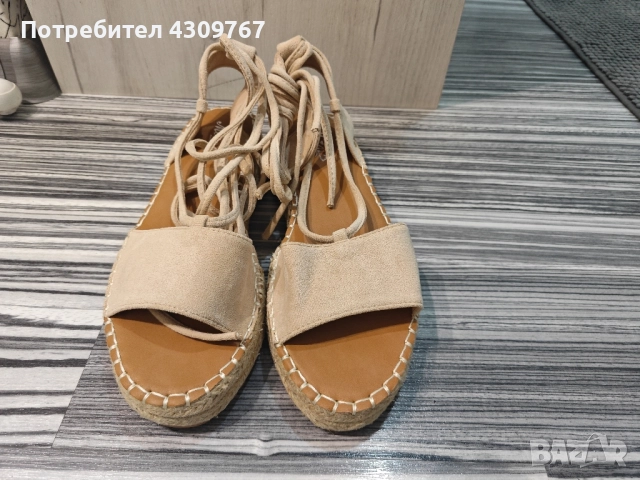 Дамски сандали с платформа. 
