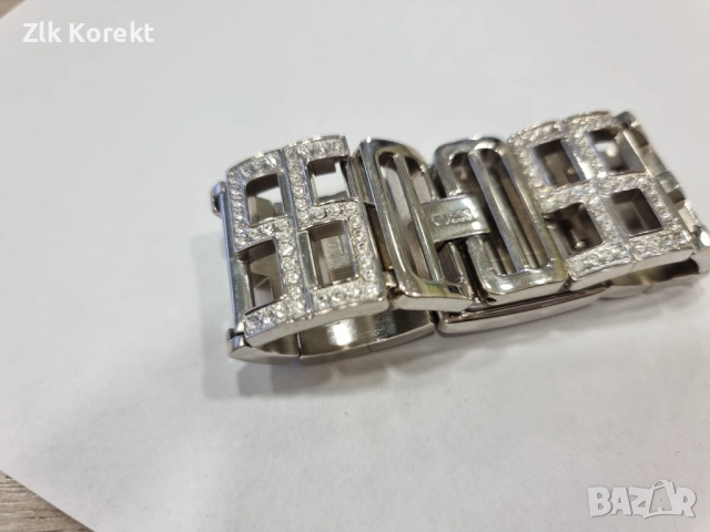 Дамски часовник Guess с кристали, снимка 12 - Дамски - 54357474