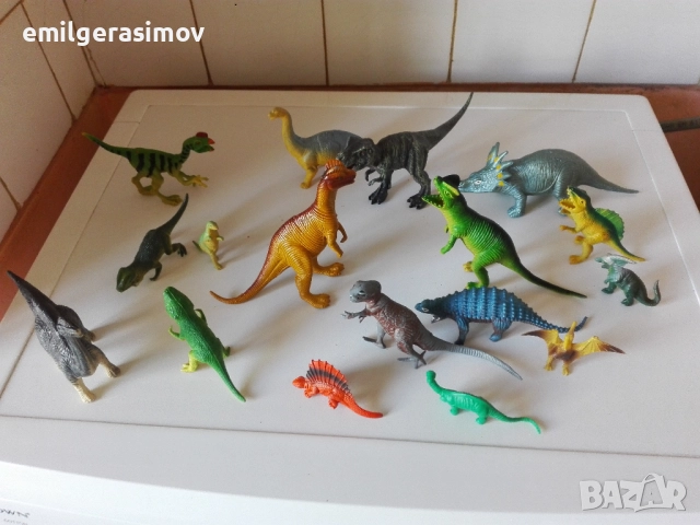 Пластмасови войници , пистолети лот динозаври.  , снимка 7 - Други ценни предмети - 36904160