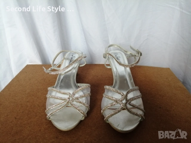 №40 Дамски сандали с отворени пръсти и нисък ток; с кристали и огледален ток; сребрист цвят, снимка 11 - Сандали - 53042656