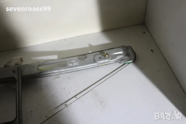 Машинка стъкло ръчна задна лява Форд Фокус 1 хечбек Ford Focus 1, снимка 2 - Части - 48254443