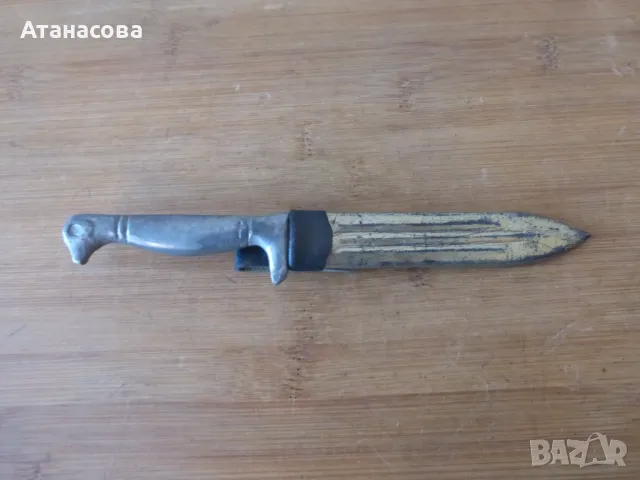 Ножче с глава на птица метална кания