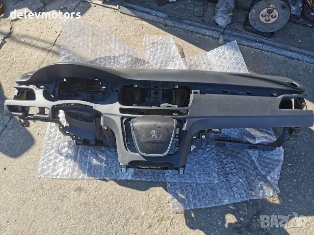 8247CJ Арматурно табло с преден пасажерски airbag, с head up ляв волан (LHD), шофьорски airbag за