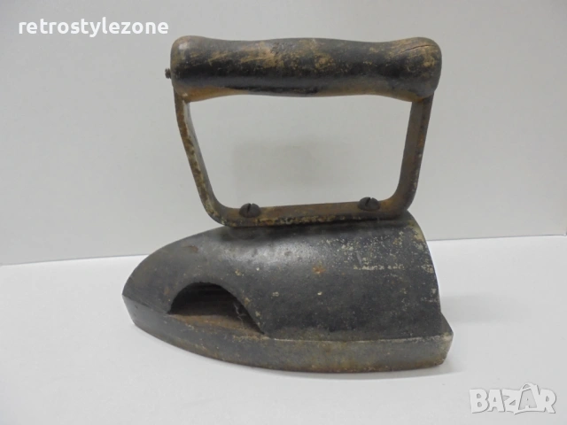 № 8565 Стара чугунена ютия с вътрешна нагревателна плоча   , снимка 4 - Антикварни и старинни предмети - 54168437