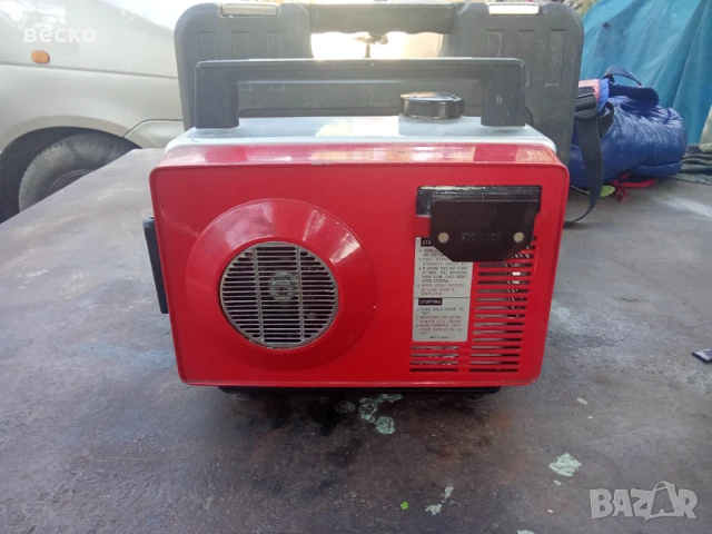 Малък портативен генератор honda, снимка 11 - Стяги - 51225997