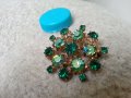 Стара брошка с зелени камъни, снимка 6