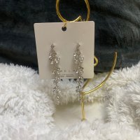 Нови луксозни кристални дълги обеци с мини листенца, снимка 2 - Обеци - 39178025