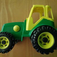 Играчка трактор с ремарке, снимка 3 - Коли, камиони, мотори, писти - 37721382