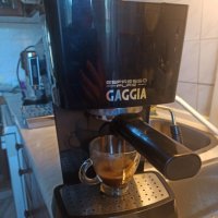 Кафе машина Гаджия еспресо с ръкохватка с крема диск, работи отлично и прави хубаво кафе с , снимка 2 - Кафемашини - 37375493