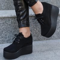 Обувки на платформа - черен велур - 120K, снимка 1 - Дамски ежедневни обувки - 42830796