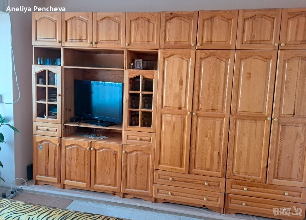 Голям гардероб-секция от масивно дърво. (Чам), снимка 1
