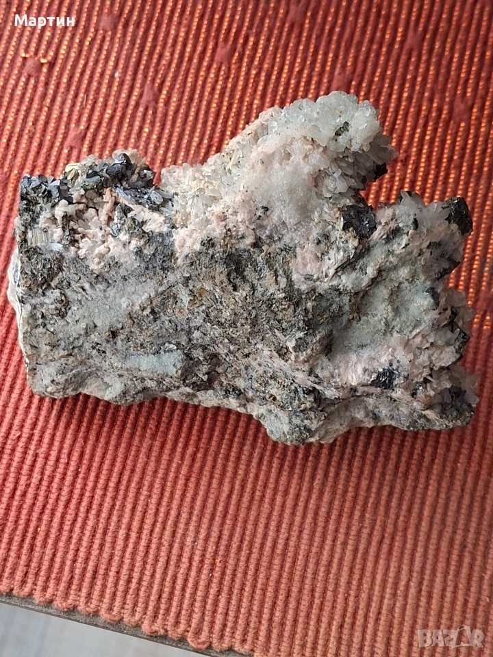 Находище от мина с множество кристали, снимка 1