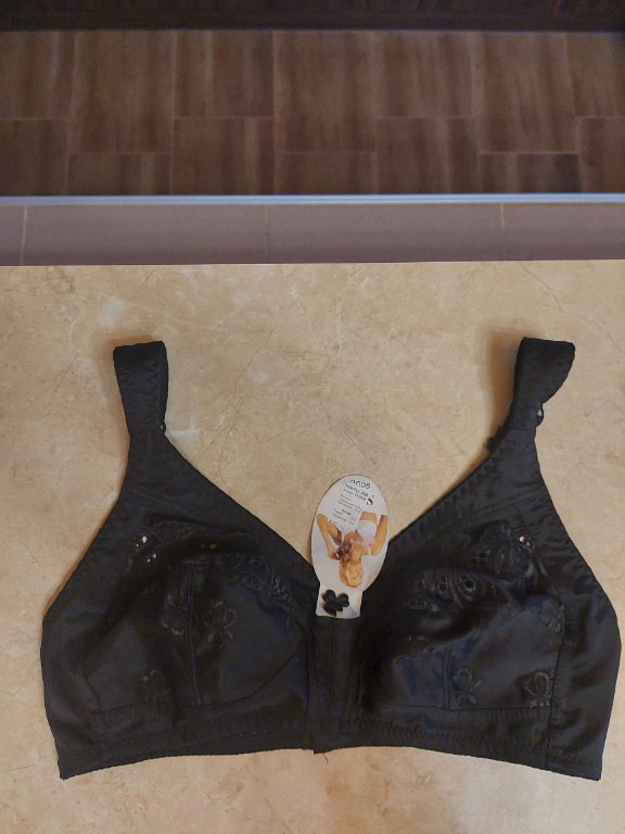 Нов черен сутиен без подплънки, марка Susa в Бельо в гр. Шумен - ID40185134  — Bazar.bg