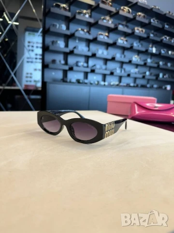 очила с черен обикновен калъф и ув защита miu miu 