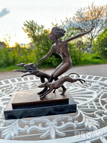 Голяма бронзова статуетка "Жена с три кучета" – Carrier-Belleuse (2.8 кг), масивна