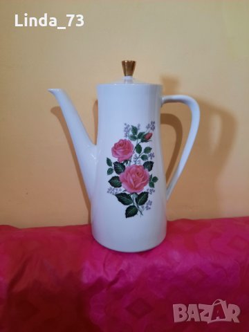 Чайник с красиви рози-порцелан-"Bavaria"-1.500мл. Маркирана за произход.  , снимка 1 - Аксесоари за кухня - 34175153