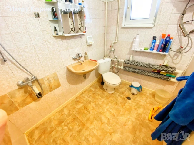 Имот Корект продава Партер, Етаж от къща, Гараж, двор и 1/2 таван, кв. Изток, снимка 2 - Етаж от къща - 51281850