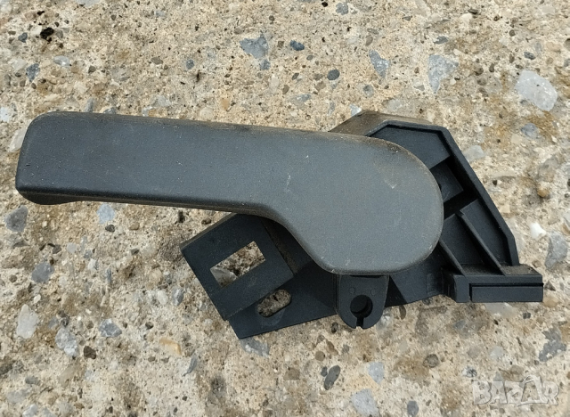 вътрешна дръжка с основа преден капак VW- 1K1823633 и 1J1823533C- 2бр.