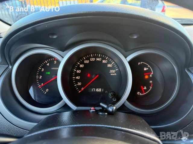 Suzuki Grand Vitara 1.9 Дизел, Климатик, 4х4, снимка 15 - Автомобили и джипове - 53053170