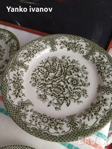 Сервиз за кафе порцелан, снимка 4 - Сервизи - 52850033