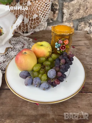  Royal Worcester и чиния за торта/плато/поднос  Бял фин порцелан с много елегантна позлата и е леко 