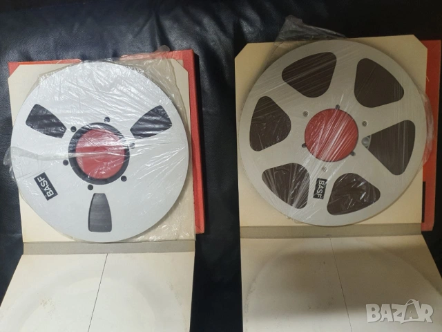 Магнетофонни ролки BASF 26.5см. 10,5" Ролката с шест отвора 60 евро, ролката с трите отвора 55 евро.