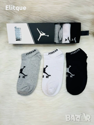 6 чифта чорапи в кутия chanel diesel Christian Dior Burberry hugo boss , снимка 8 - Дамски чорапи - 52907745