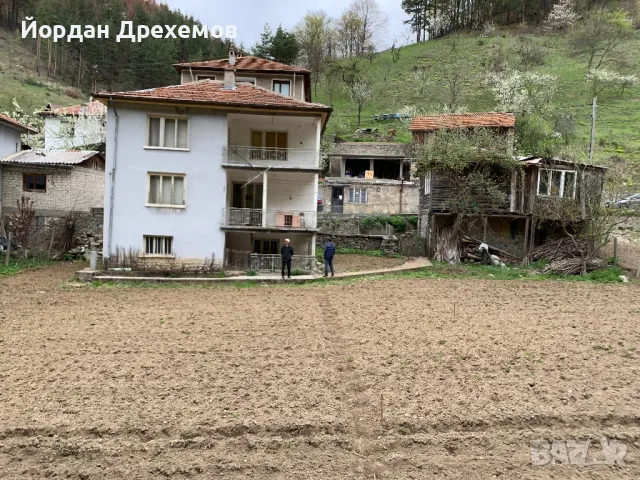 Къща на три етажа  в с.Лясково+ гараж и работилница  на 2 етажа, снимка 10 - Къщи - 48943567