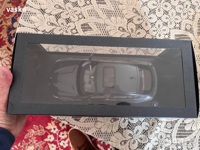 BMW x4 1:18 дилърски, снимка 4 - Колекции - 48960163