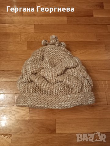 Дамска ръчно плетена шапка , снимка 3 - Шапки - 31977343