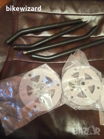 Стойки 4-ри броя за стена за джанти НОВИ, снимка 3 - Аксесоари и консумативи - 52742272