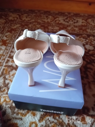 Бели обувки с висок ток, снимка 2 - Дамски обувки на ток - 52053795