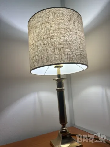 Елегантна нощна лампа