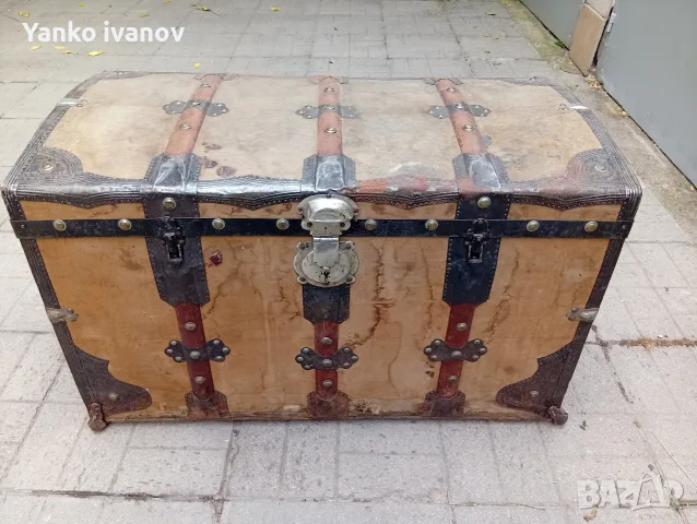 Античен дървен сандък