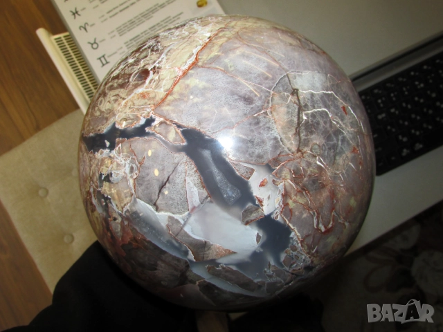 Голяма сфера от вулканичен ахат. Произход Мадагаскар. Тегло 10.6кг. Подходяща за медитация, йога, снимка 7 - Други ценни предмети - 52813129