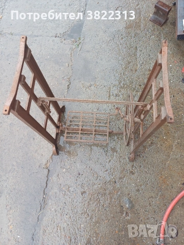 Стойка от шевна машина, снимка 2 - Антикварни и старинни предмети - 54067966