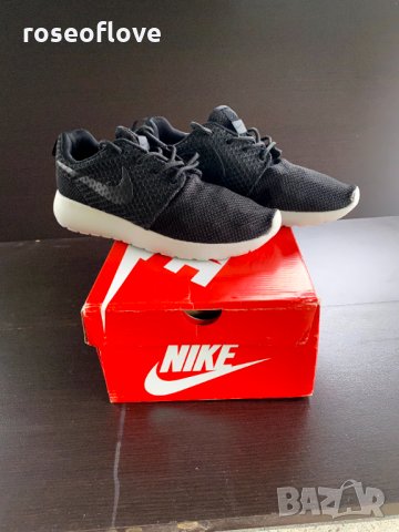 Nike Roshe Run маратонки черни с бяла подметка с кутия, снимка 2 - Маратонки - 29127654