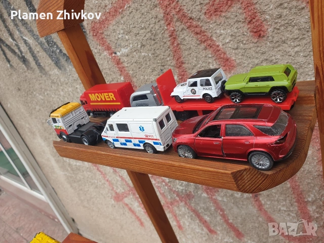 много колички в различни мащаби и материали , снимка 8 - Коли, камиони, мотори, писти - 53887614