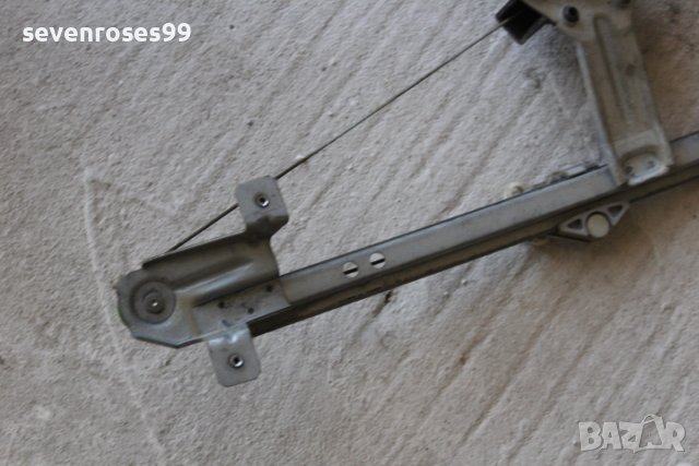 Машинка стъкло ръчна задна лява Опел Вектра А 1.4i 1991 Opel Vectra A, снимка 3 - Части - 42834631