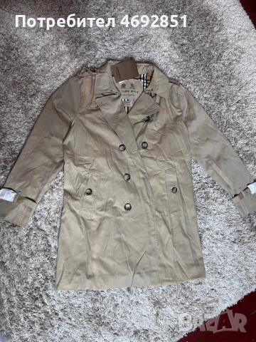 Елегантен дамски тренч – класически модел, вдъхновен от Burberry