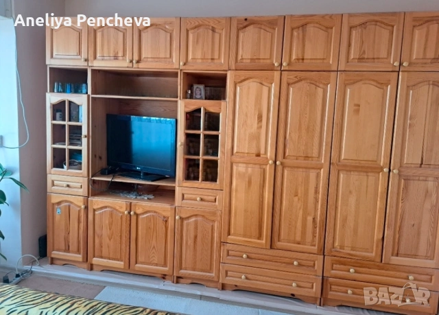 Голям гардероб-секция от масивно дърво. (Чам)
