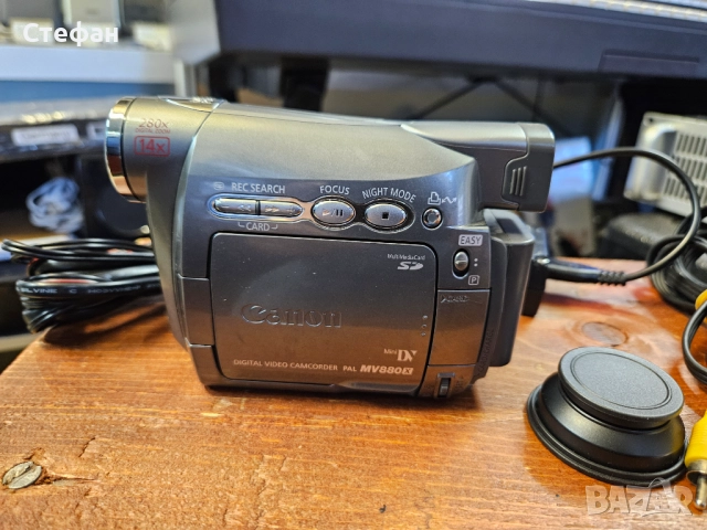 Видeoкамера Canon MV880X E Работеща отлично, в много добро визуално състояние, има зарядно. Батерият, снимка 7 - Камери - 51977337