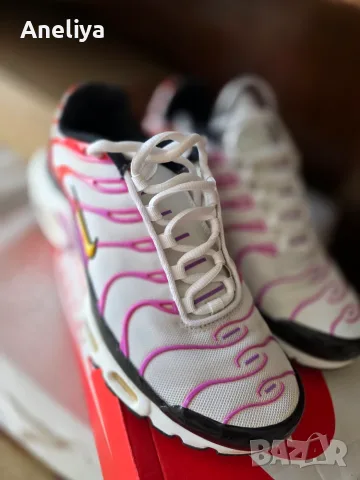 Дамски маратонки Nike Air Max Plus, снимка 2 - Маратонки - 56125955