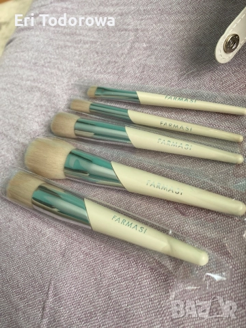 Комплект четки за грим - Farmasi, снимка 4 - Комплекти и лотове - 52773837