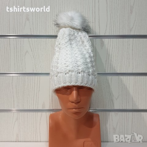 Нова зимна дамска бяла шапка с копчета и с пух/помпон, снимка 9 - Шапки - 35498845