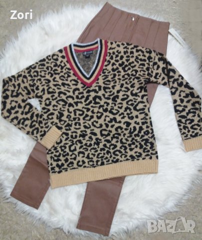 Топла блуза от пухкаво еластично гладко плетиво в леопардов принт, снимка 1