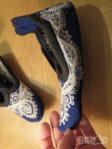 Старинни родопски невестински везани терлици с гайтан изработка 50те години - сини с черен кант - съ, снимка 3 - Други - 39024780