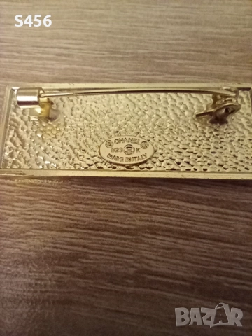  Cristian Dior, Gucci брошка,обеци Loewe,Chanel обеци, снимка 9 - Други - 50262631